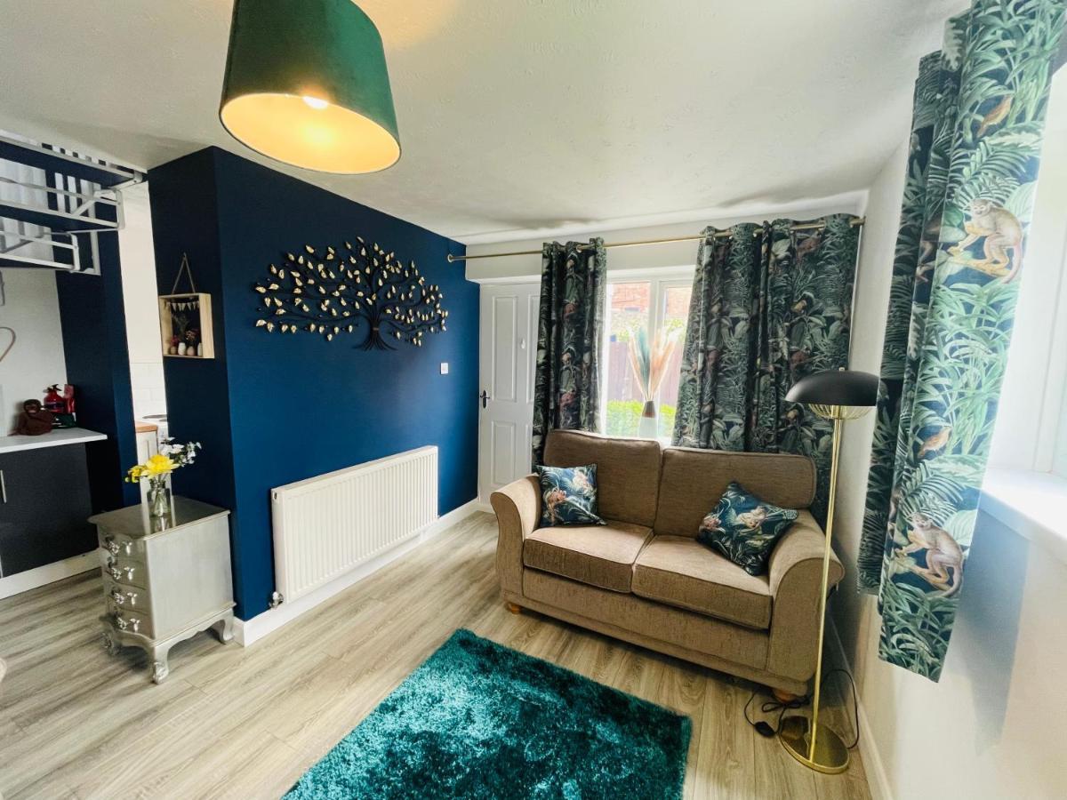 A Modern Cosy One Bedroom Home Away From Home هوتن لي سبرينغ المظهر الخارجي الصورة