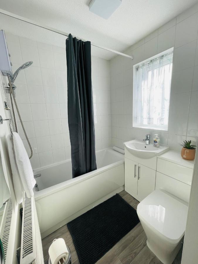 A Modern Cosy One Bedroom Home Away From Home هوتن لي سبرينغ المظهر الخارجي الصورة